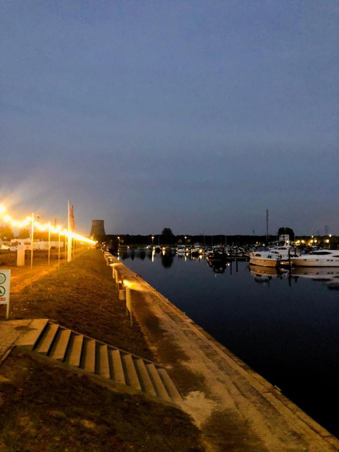 Bed And Breakfast De Biesbosch - In 'T Riet Drimmelen Ngoại thất bức ảnh